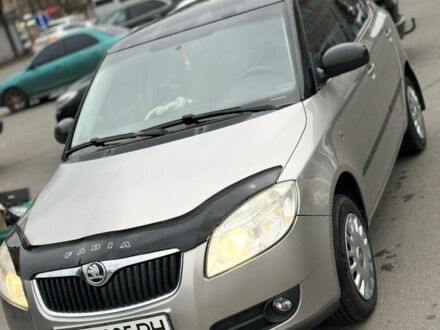 Бежевый Шкода Фабия, объемом двигателя 1.6 л и пробегом 261 тыс. км за 4300 $, фото 1 на Automoto.ua