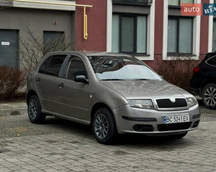 Бежевый Шкода Фабия, объемом двигателя 1.2 л и пробегом 208 тыс. км за 2000 $, фото 1 на Automoto.ua