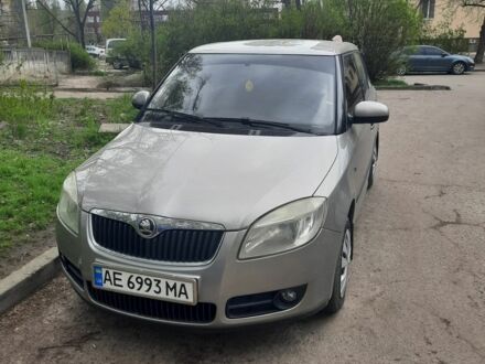 Бежевый Шкода Фабия, объемом двигателя 1.4 л и пробегом 220 тыс. км за 4899 $, фото 1 на Automoto.ua