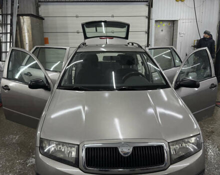 Бежевий Шкода Фабія, об'ємом двигуна 1.39 л та пробігом 240 тис. км за 4800 $, фото 1 на Automoto.ua