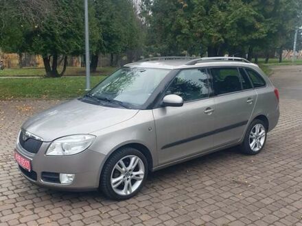 Бежевый Шкода Фабия, объемом двигателя 1.4 л и пробегом 190 тыс. км за 5750 $, фото 1 на Automoto.ua