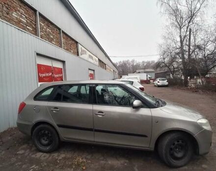 Бежевый Шкода Фабия, объемом двигателя 1.2 л и пробегом 285 тыс. км за 4000 $, фото 1 на Automoto.ua