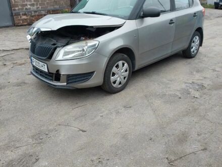 Бежевый Шкода Фабия, объемом двигателя 1.2 л и пробегом 272 тыс. км за 2500 $, фото 1 на Automoto.ua