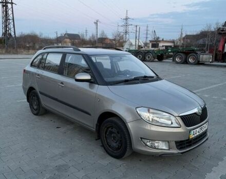Бежевый Шкода Фабия, объемом двигателя 1.39 л и пробегом 272 тыс. км за 4890 $, фото 1 на Automoto.ua