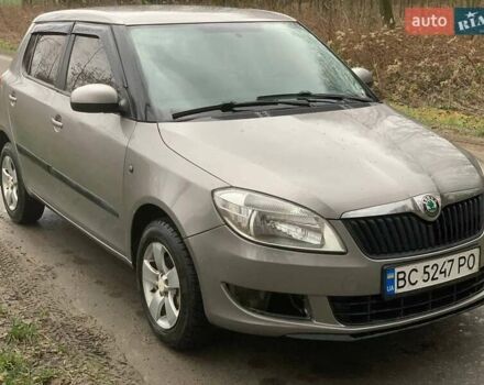 Бежевый Шкода Фабия, объемом двигателя 1.4 л и пробегом 234 тыс. км за 4800 $, фото 1 на Automoto.ua