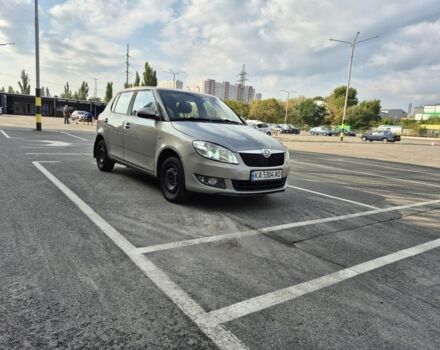 Бежевый Шкода Фабия, объемом двигателя 1.4 л и пробегом 180 тыс. км за 3900 $, фото 1 на Automoto.ua