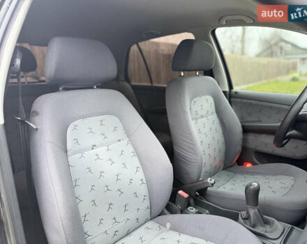 Чорний Шкода Фабія, об'ємом двигуна 1.39 л та пробігом 201 тис. км за 3750 $, фото 30 на Automoto.ua