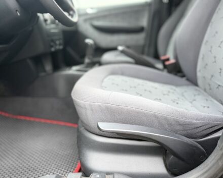 Черный Шкода Фабия, объемом двигателя 1.4 л и пробегом 201 тыс. км за 4100 $, фото 13 на Automoto.ua