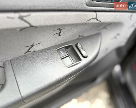 Чорний Шкода Фабія, об'ємом двигуна 1.39 л та пробігом 201 тис. км за 3750 $, фото 19 на Automoto.ua