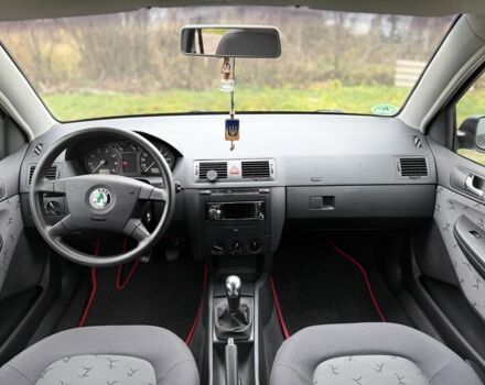 Черный Шкода Фабия, объемом двигателя 1.4 л и пробегом 201 тыс. км за 4100 $, фото 16 на Automoto.ua