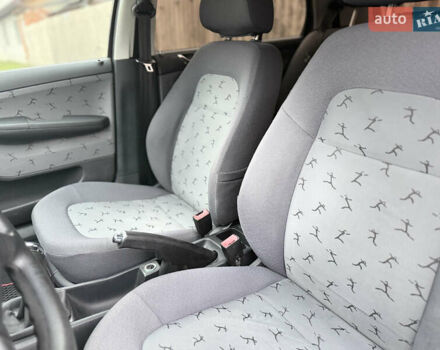 Чорний Шкода Фабія, об'ємом двигуна 1.39 л та пробігом 201 тис. км за 3750 $, фото 15 на Automoto.ua