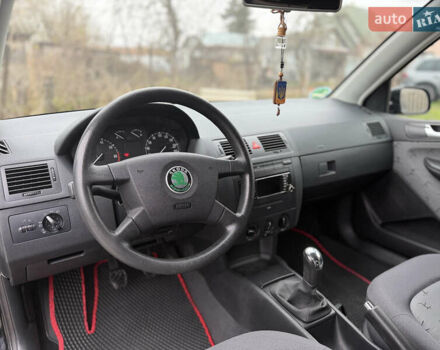Чорний Шкода Фабія, об'ємом двигуна 1.39 л та пробігом 201 тис. км за 3750 $, фото 17 на Automoto.ua