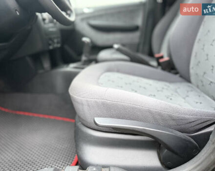 Чорний Шкода Фабія, об'ємом двигуна 1.39 л та пробігом 201 тис. км за 3750 $, фото 16 на Automoto.ua