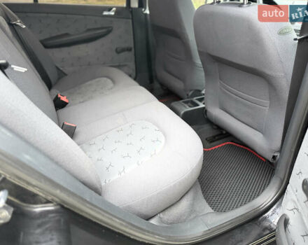 Чорний Шкода Фабія, об'ємом двигуна 1.39 л та пробігом 201 тис. км за 3750 $, фото 25 на Automoto.ua