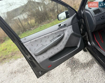 Чорний Шкода Фабія, об'ємом двигуна 1.39 л та пробігом 201 тис. км за 3750 $, фото 13 на Automoto.ua