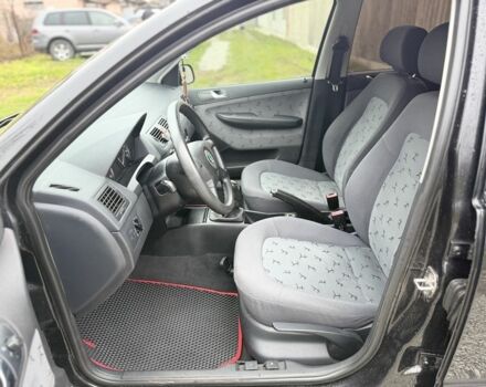 Черный Шкода Фабия, объемом двигателя 1.4 л и пробегом 201 тыс. км за 4100 $, фото 11 на Automoto.ua