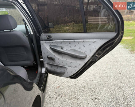 Чорний Шкода Фабія, об'ємом двигуна 1.39 л та пробігом 201 тис. км за 3750 $, фото 26 на Automoto.ua