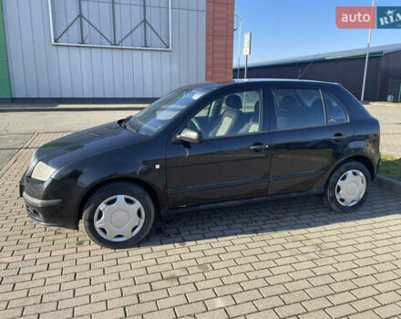 Черный Шкода Фабия, объемом двигателя 1.2 л и пробегом 300 тыс. км за 3500 $, фото 2 на Automoto.ua