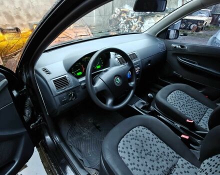 Черный Шкода Фабия, объемом двигателя 1.2 л и пробегом 315 тыс. км за 3300 $, фото 8 на Automoto.ua