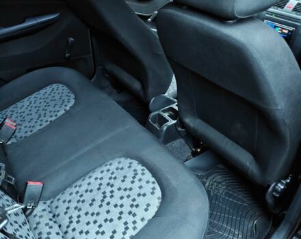 Черный Шкода Фабия, объемом двигателя 1.2 л и пробегом 315 тыс. км за 3300 $, фото 13 на Automoto.ua