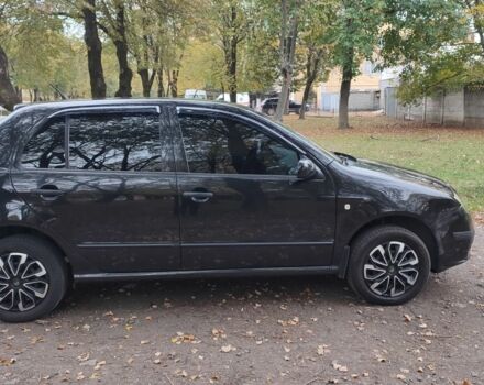 Черный Шкода Фабия, объемом двигателя 1.2 л и пробегом 234 тыс. км за 4200 $, фото 2 на Automoto.ua