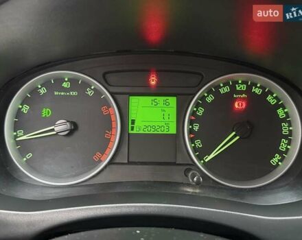 Черный Шкода Фабия, объемом двигателя 1.39 л и пробегом 209 тыс. км за 4800 $, фото 7 на Automoto.ua