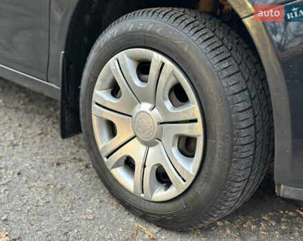 Черный Шкода Фабия, объемом двигателя 1.39 л и пробегом 153 тыс. км за 4250 $, фото 62 на Automoto.ua