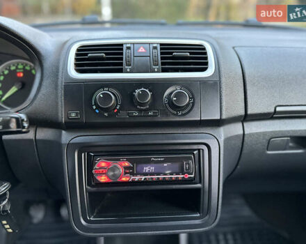 Черный Шкода Фабия, объемом двигателя 1.39 л и пробегом 153 тыс. км за 4250 $, фото 33 на Automoto.ua