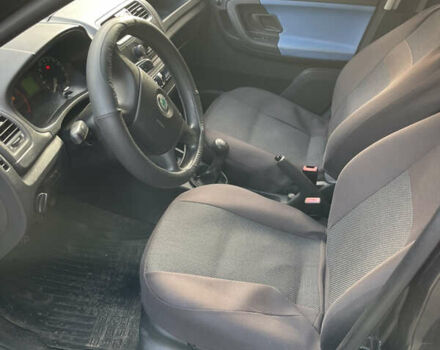 Черный Шкода Фабия, объемом двигателя 0 л и пробегом 121 тыс. км за 4100 $, фото 24 на Automoto.ua