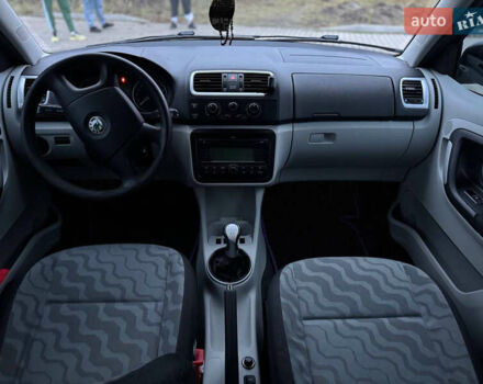 Черный Шкода Фабия, объемом двигателя 1.2 л и пробегом 215 тыс. км за 3950 $, фото 11 на Automoto.ua