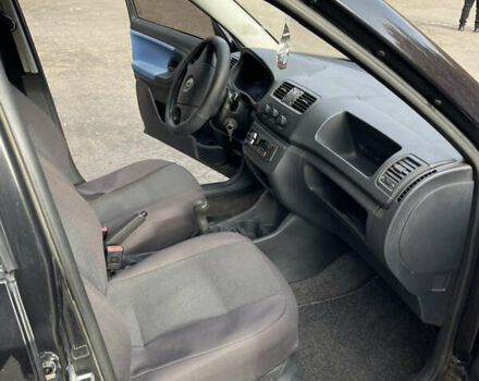 Черный Шкода Фабия, объемом двигателя 0 л и пробегом 121 тыс. км за 4100 $, фото 19 на Automoto.ua