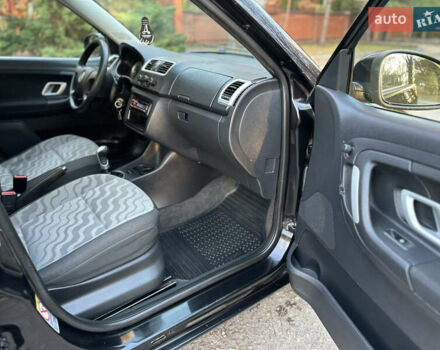 Черный Шкода Фабия, объемом двигателя 1.39 л и пробегом 153 тыс. км за 4250 $, фото 38 на Automoto.ua