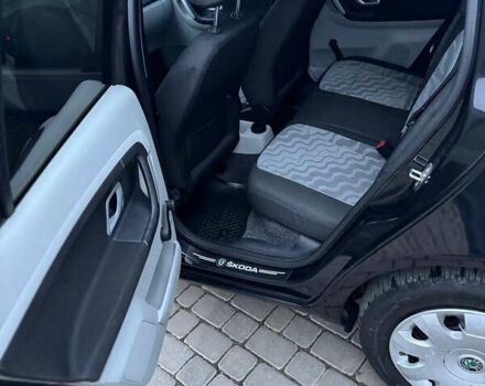 Черный Шкода Фабия, объемом двигателя 1.2 л и пробегом 215 тыс. км за 3950 $, фото 7 на Automoto.ua