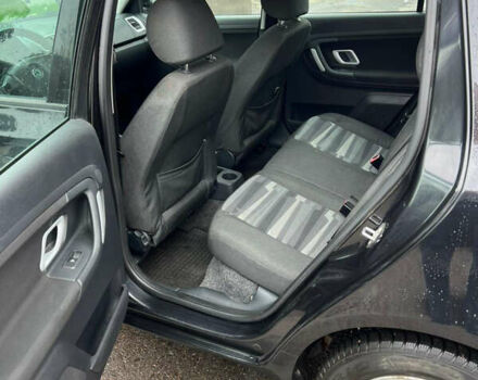 Черный Шкода Фабия, объемом двигателя 1.6 л и пробегом 310 тыс. км за 3900 $, фото 11 на Automoto.ua