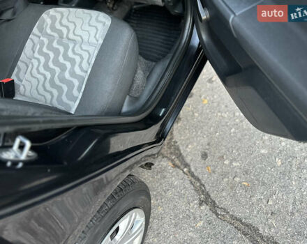 Черный Шкода Фабия, объемом двигателя 1.39 л и пробегом 153 тыс. км за 4250 $, фото 31 на Automoto.ua