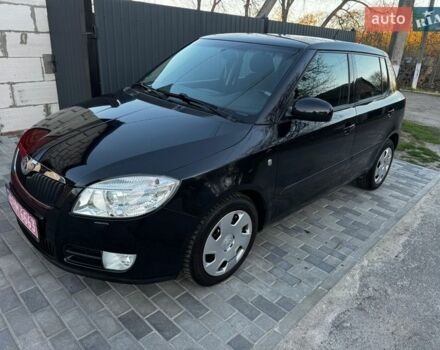 Черный Шкода Фабия, объемом двигателя 1.6 л и пробегом 199 тыс. км за 5700 $, фото 1 на Automoto.ua