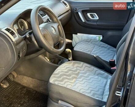 Черный Шкода Фабия, объемом двигателя 1.4 л и пробегом 203 тыс. км за 4940 $, фото 8 на Automoto.ua