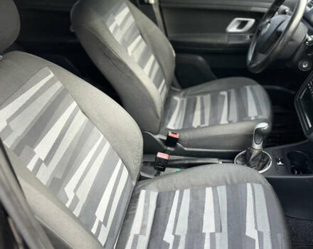 Черный Шкода Фабия, объемом двигателя 1.4 л и пробегом 230 тыс. км за 4400 $, фото 9 на Automoto.ua