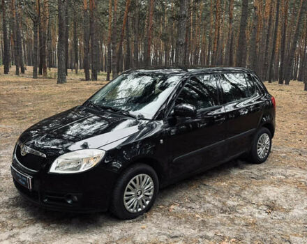 Черный Шкода Фабия, объемом двигателя 1.4 л и пробегом 200 тыс. км за 5600 $, фото 1 на Automoto.ua