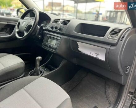 Черный Шкода Фабия, объемом двигателя 1.4 л и пробегом 208 тыс. км за 5300 $, фото 6 на Automoto.ua