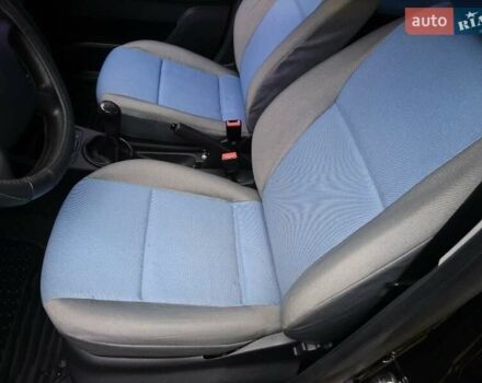 Черный Шкода Фабия, объемом двигателя 1.39 л и пробегом 237 тыс. км за 4700 $, фото 12 на Automoto.ua