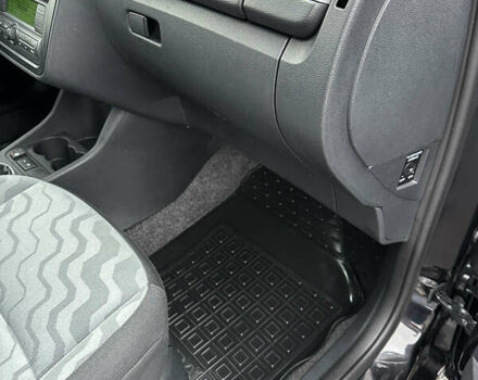 Чорний Шкода Фабія, об'ємом двигуна 1.4 л та пробігом 191 тис. км за 5350 $, фото 29 на Automoto.ua