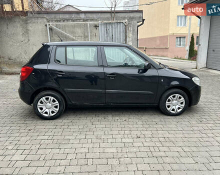 Черный Шкода Фабия, объемом двигателя 1.39 л и пробегом 215 тыс. км за 4790 $, фото 3 на Automoto.ua