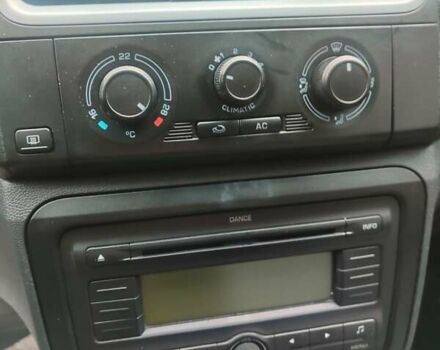 Черный Шкода Фабия, объемом двигателя 1.39 л и пробегом 228 тыс. км за 4000 $, фото 2 на Automoto.ua