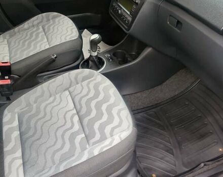 Черный Шкода Фабия, объемом двигателя 1.39 л и пробегом 228 тыс. км за 4000 $, фото 14 на Automoto.ua