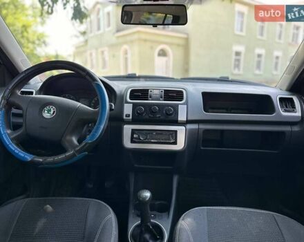 Черный Шкода Фабия, объемом двигателя 1.4 л и пробегом 266 тыс. км за 4600 $, фото 9 на Automoto.ua
