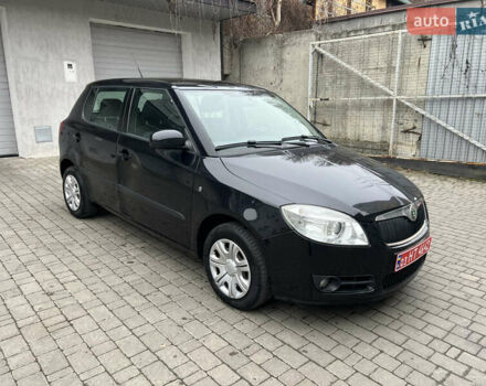 Черный Шкода Фабия, объемом двигателя 1.39 л и пробегом 215 тыс. км за 4790 $, фото 2 на Automoto.ua