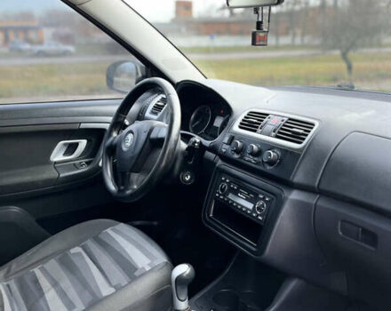 Черный Шкода Фабия, объемом двигателя 1.4 л и пробегом 230 тыс. км за 4400 $, фото 8 на Automoto.ua