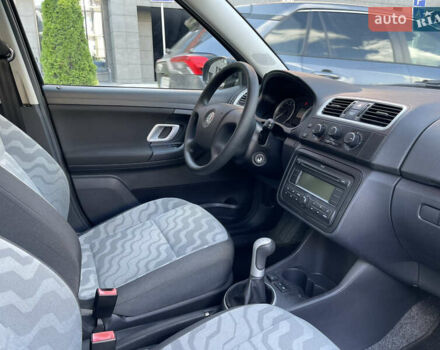 Черный Шкода Фабия, объемом двигателя 1.4 л и пробегом 217 тыс. км за 5999 $, фото 40 на Automoto.ua