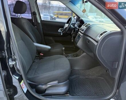 Черный Шкода Фабия, объемом двигателя 1.6 л и пробегом 272 тыс. км за 4300 $, фото 8 на Automoto.ua